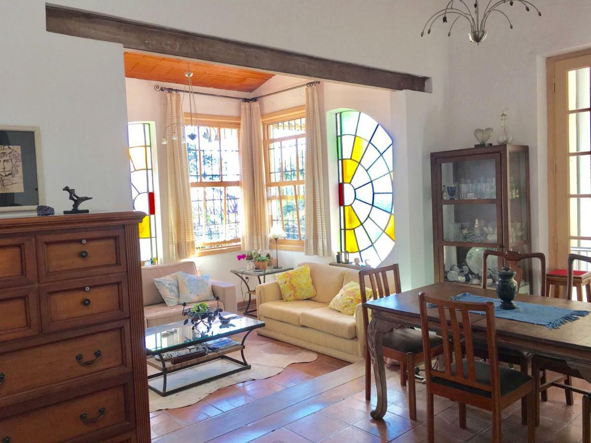 Quarto Triplo com Banheiro Compartilhado